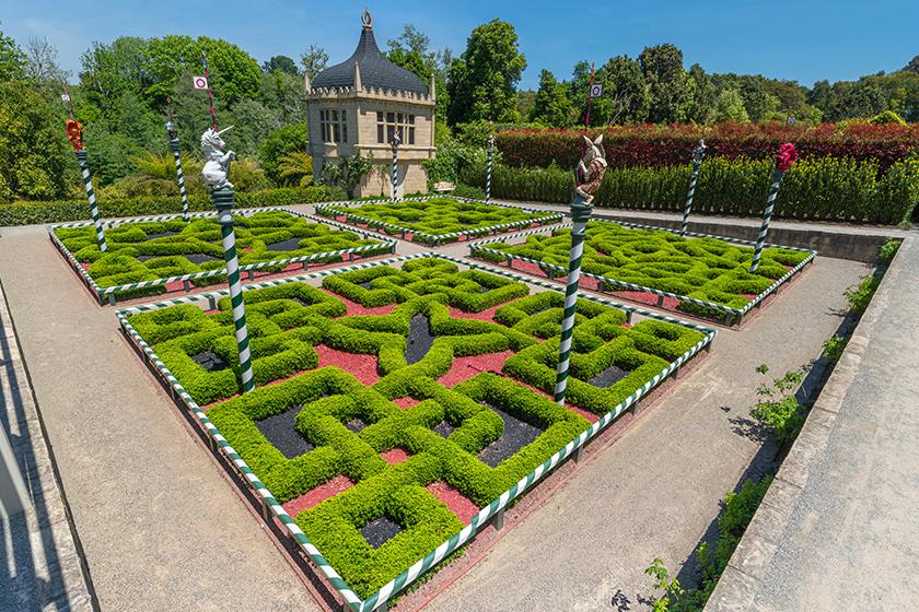 hamilton-gardens_tudor-garden.jpg